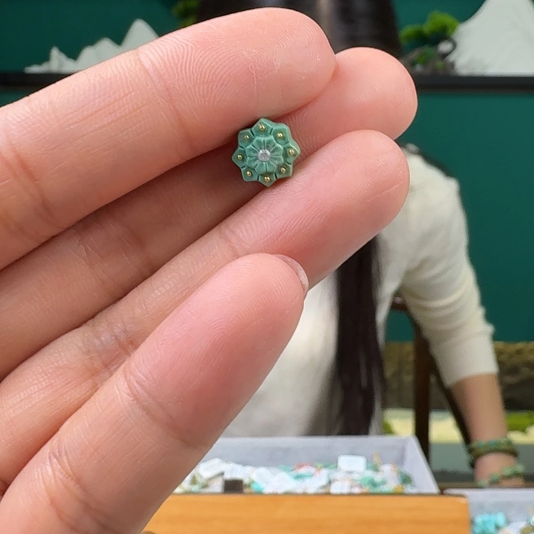 聊***钱绿松石未镶嵌珠宝奇石