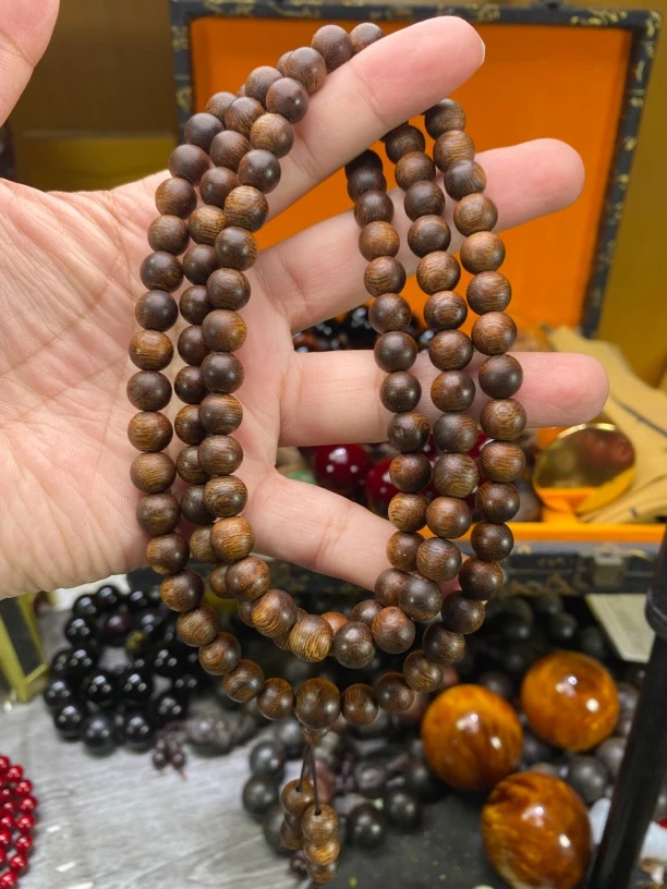 沉香海南莺歌绿奇楠1.1×108颗九九沉+高端红木礼盒