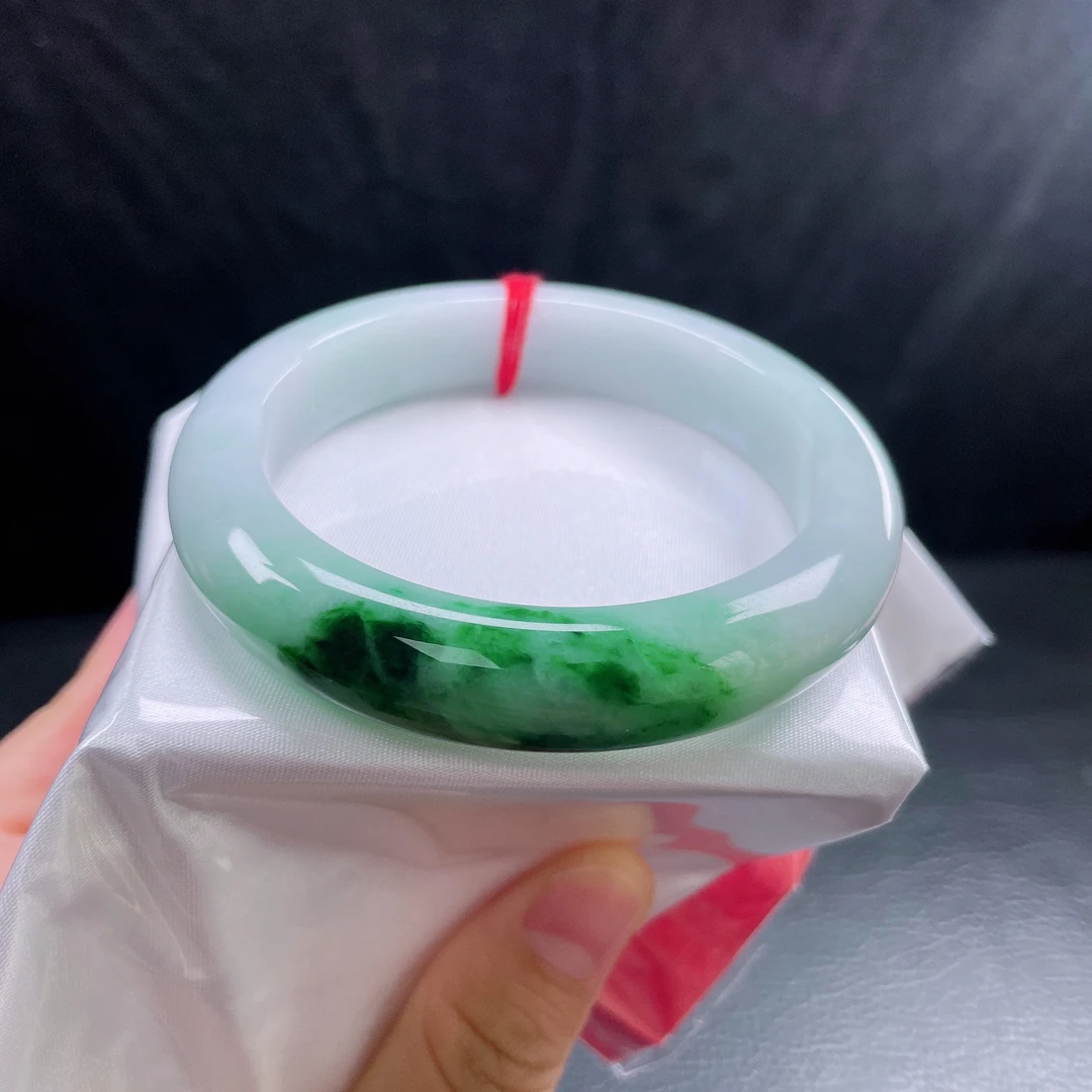 61圈糯化阳绿宽边手镯 有纹