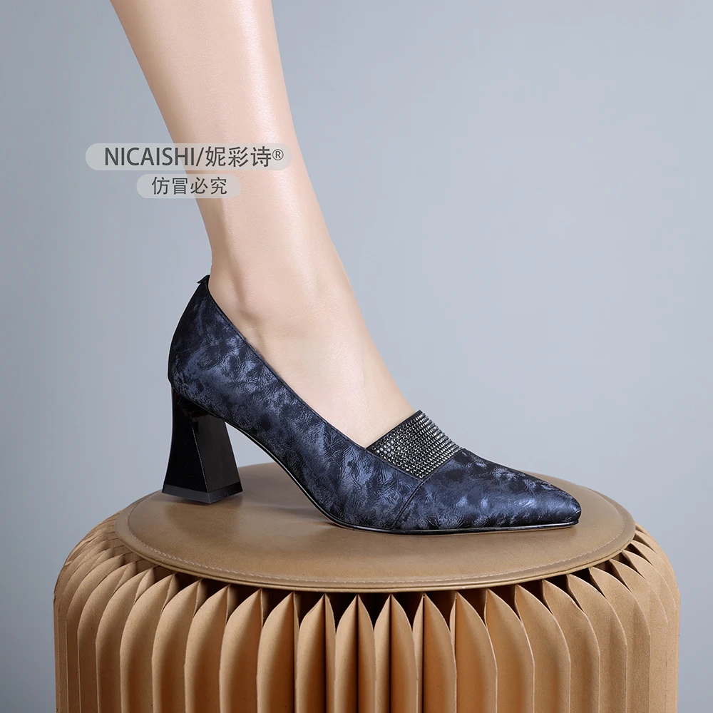 2025年新款欧美气质配裙子名媛百搭软皮单鞋舒适时尚女鞋粗跟1028