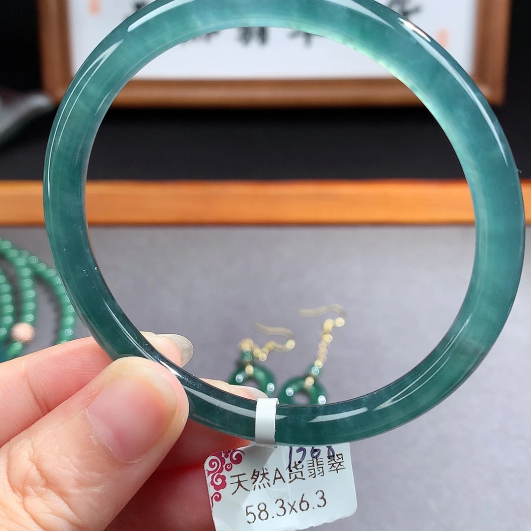 翡翠手镯（圆镯）未镶嵌