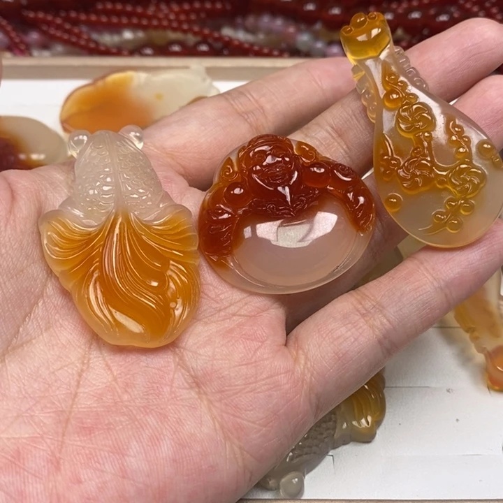 玛瑙/玉髓未镶嵌珠宝半成品俏色大吊坠1个