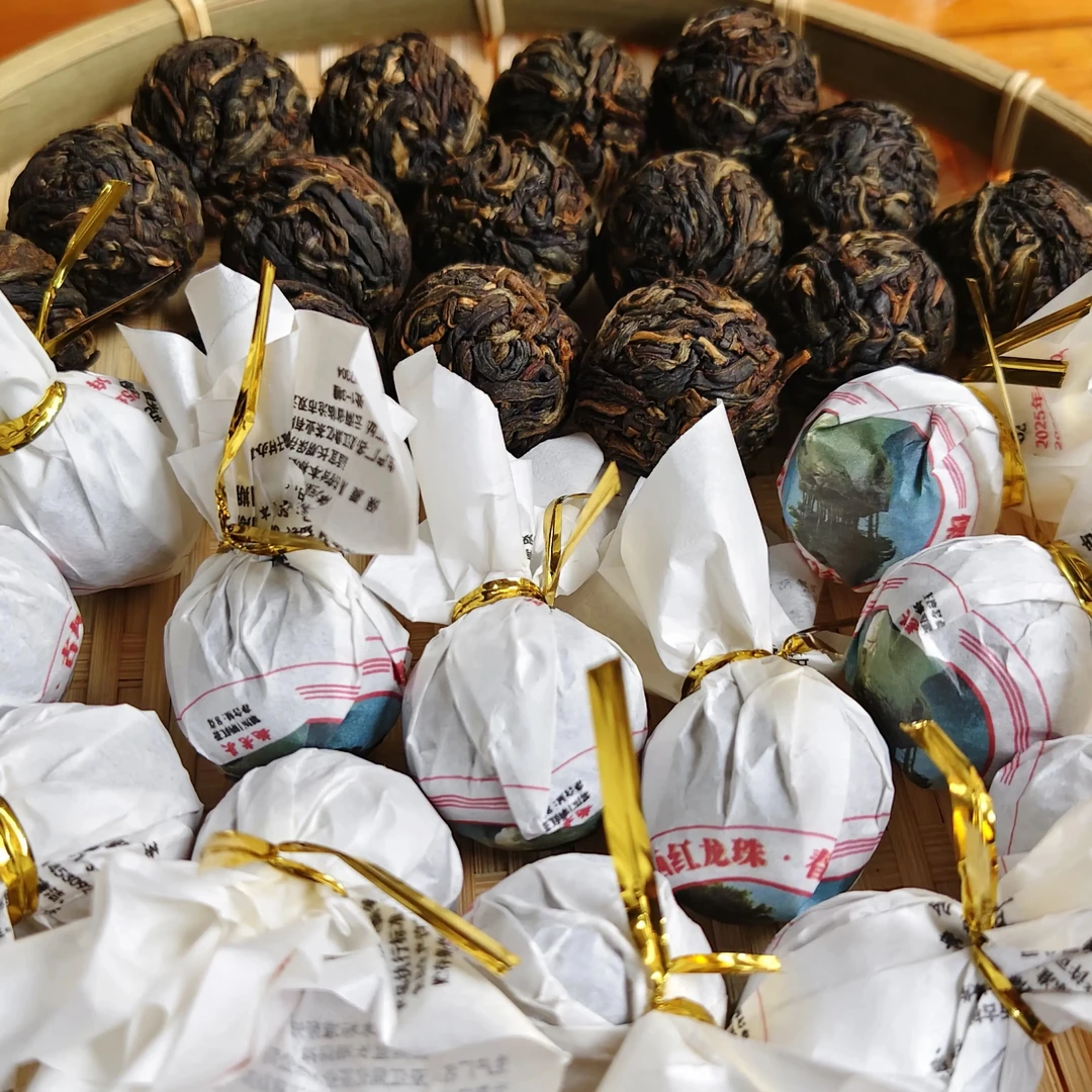 傈所古树晒红龙珠（春）