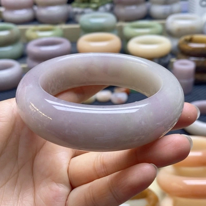 石英岩玉未镶嵌手镯