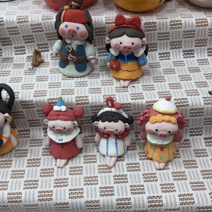 是***吗摆件两条肉可爱猪妹妹