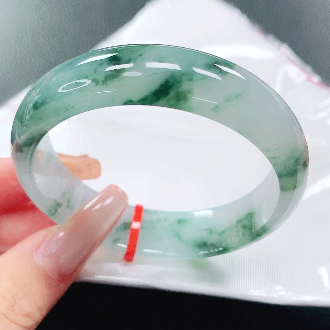 翡翠手镯未镶嵌54圈