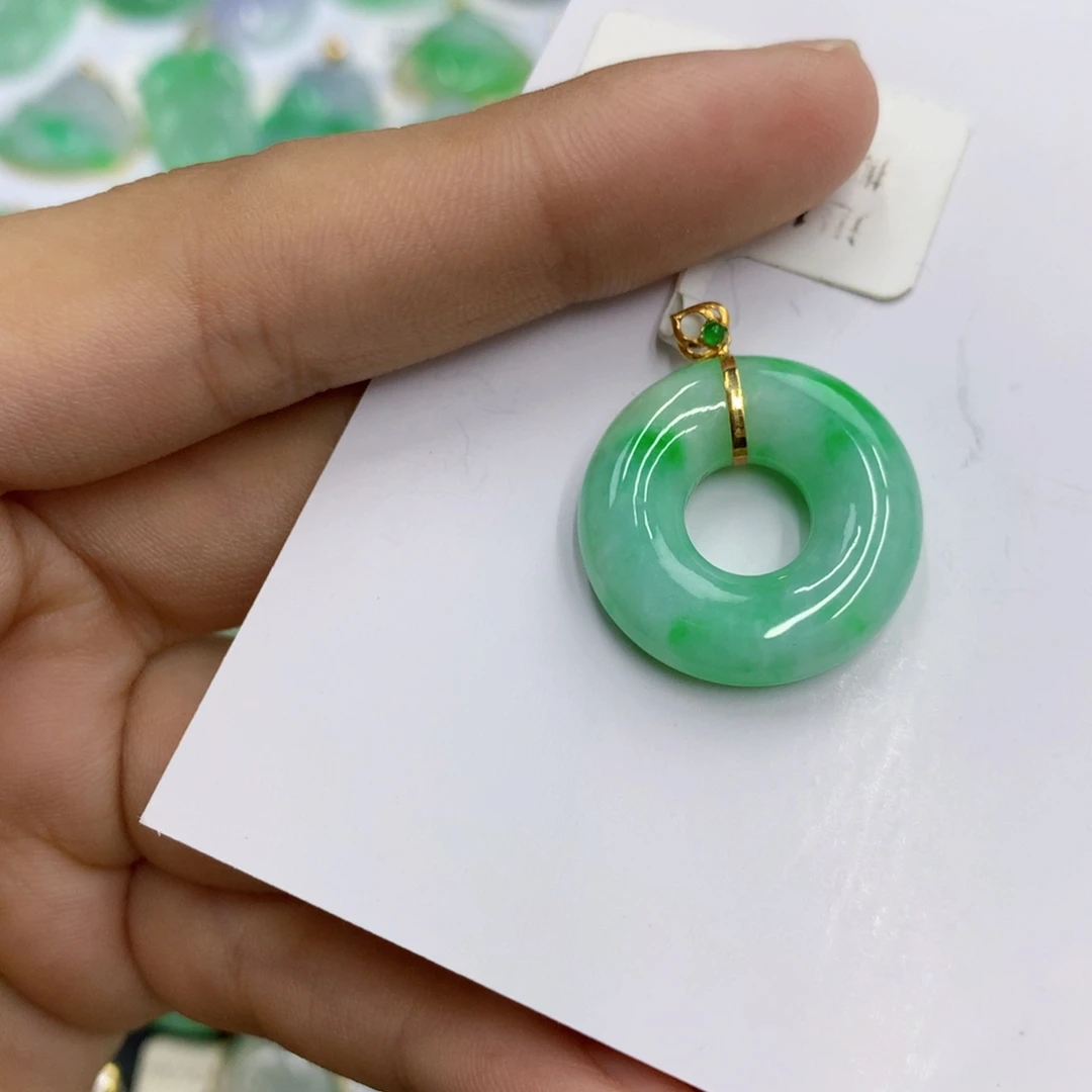 翡翠18K金镶嵌颈饰翡翠