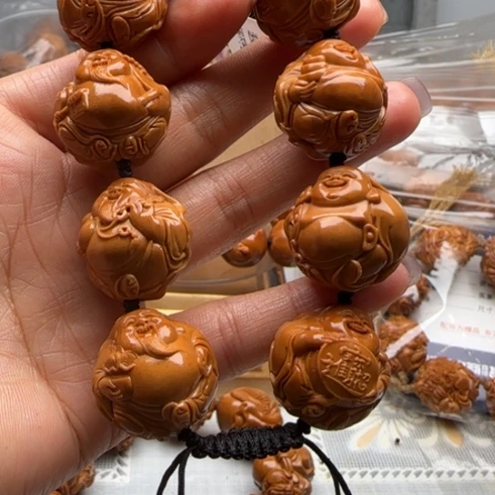 橄榄核手串雕刻工艺