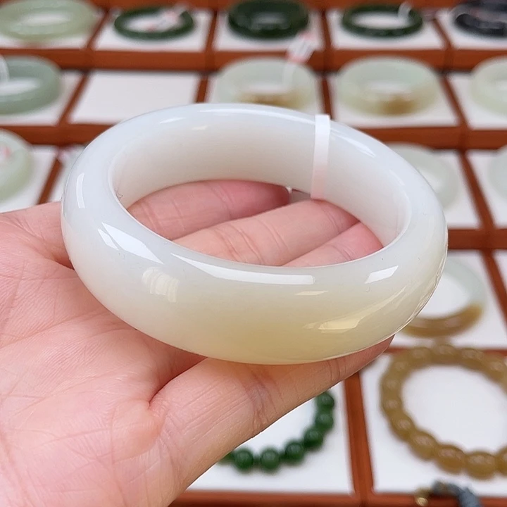 和田玉未镶嵌手镯