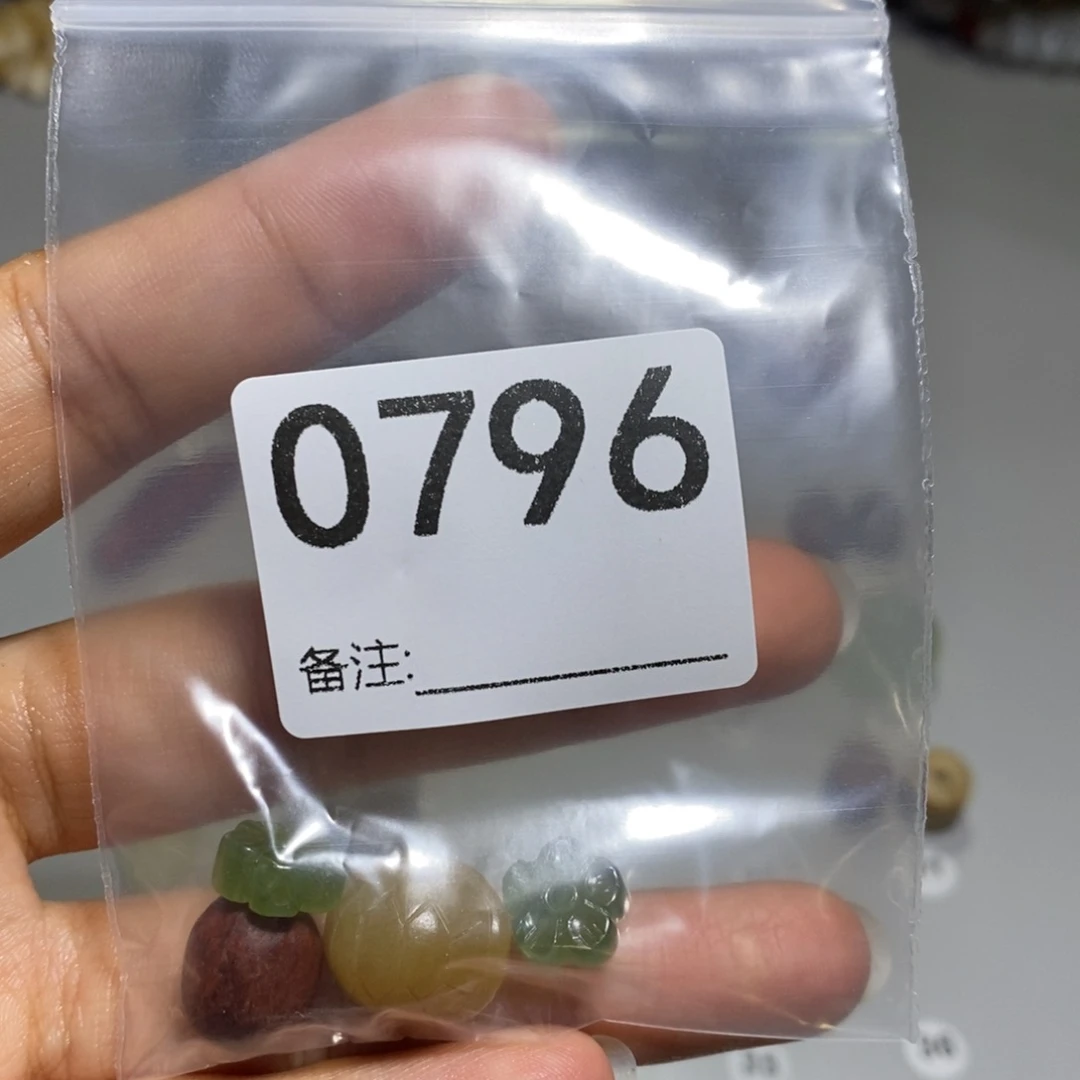 颈饰未镶嵌透闪石质玉满*?