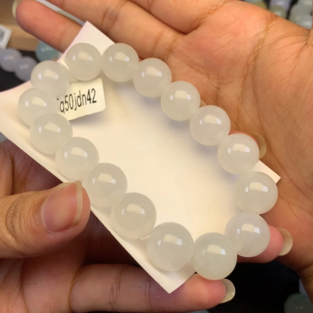 陌***生翡翠未镶嵌颈饰天然缅甸翡翠A货