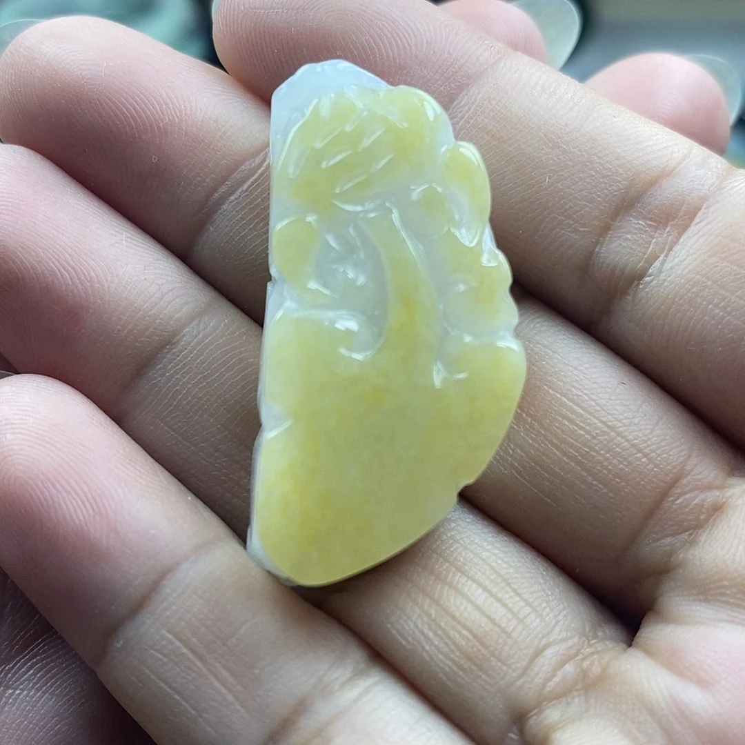 翡翠未镶嵌颈饰貔貅