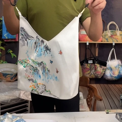 丝绸手绘包半价折扣