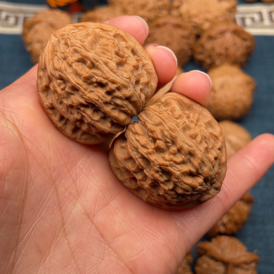 文玩核桃把件37全品正三角白