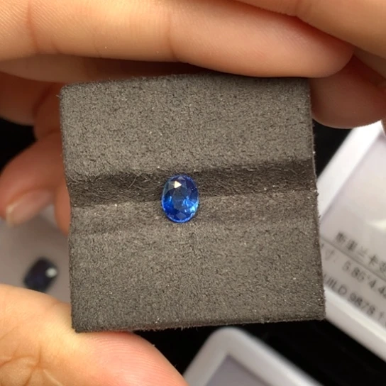 裸石蓝宝石天然矢车菊蓝宝石0.83ct