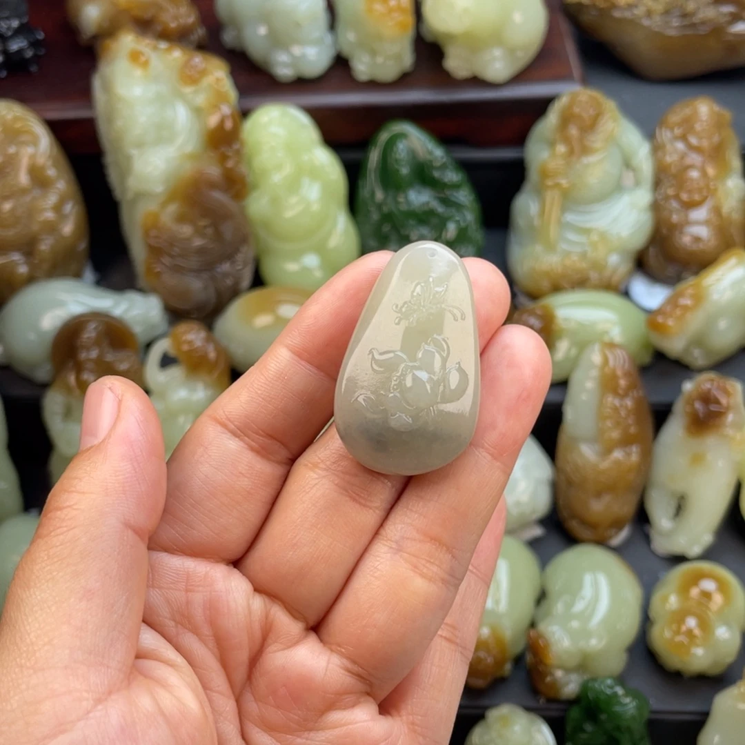 和田玉未镶嵌颈饰