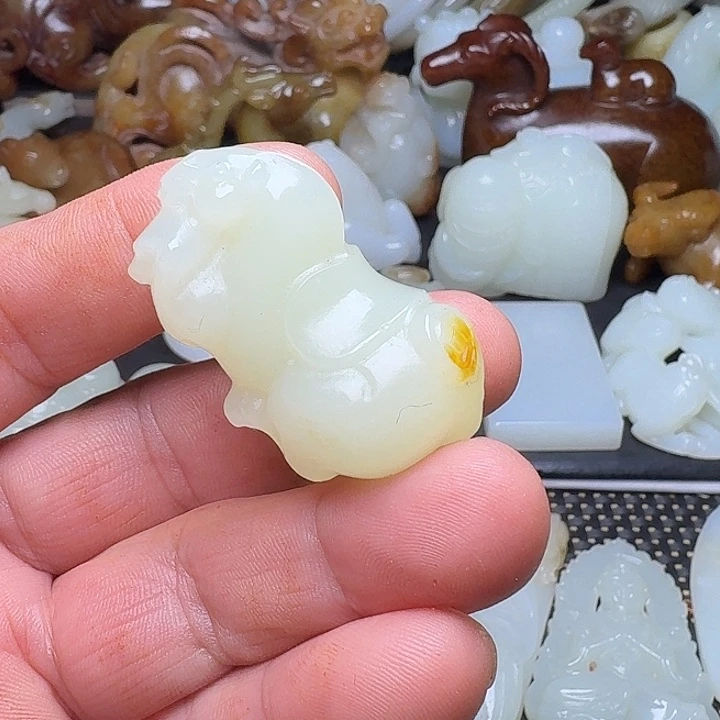未镶嵌和田玉挂件