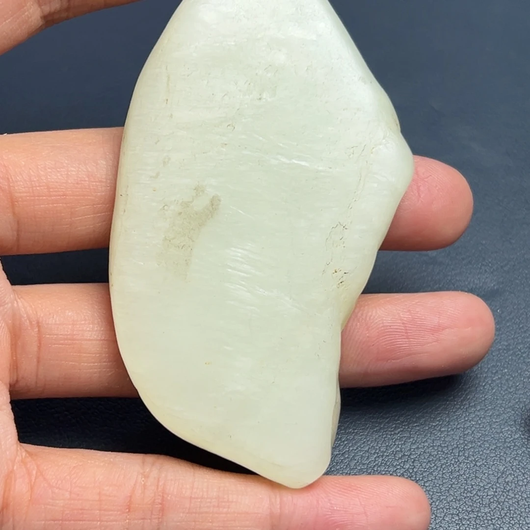 未镶嵌和田玉（糖玉）挂件