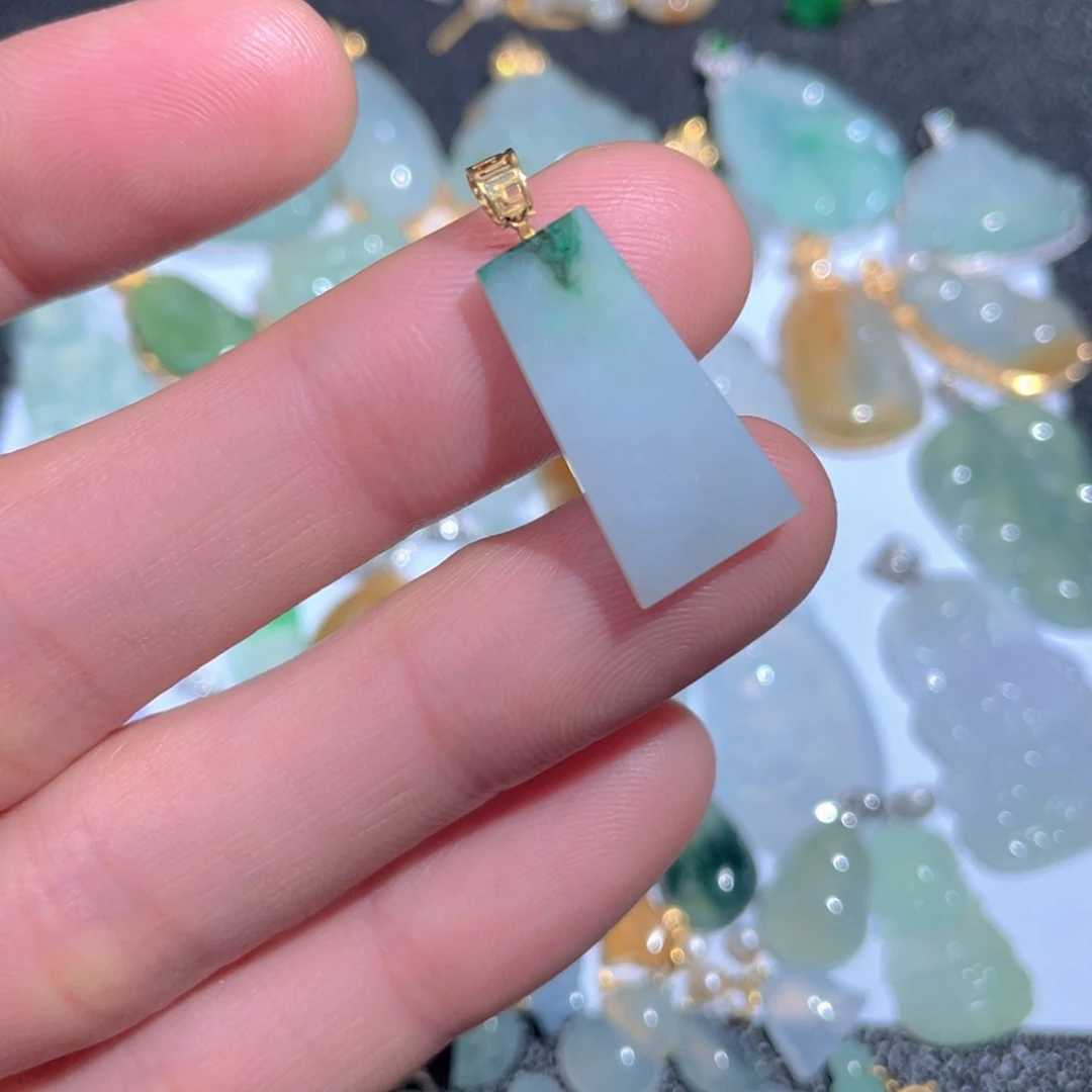 翡翠颈饰18K金镶嵌翡翠