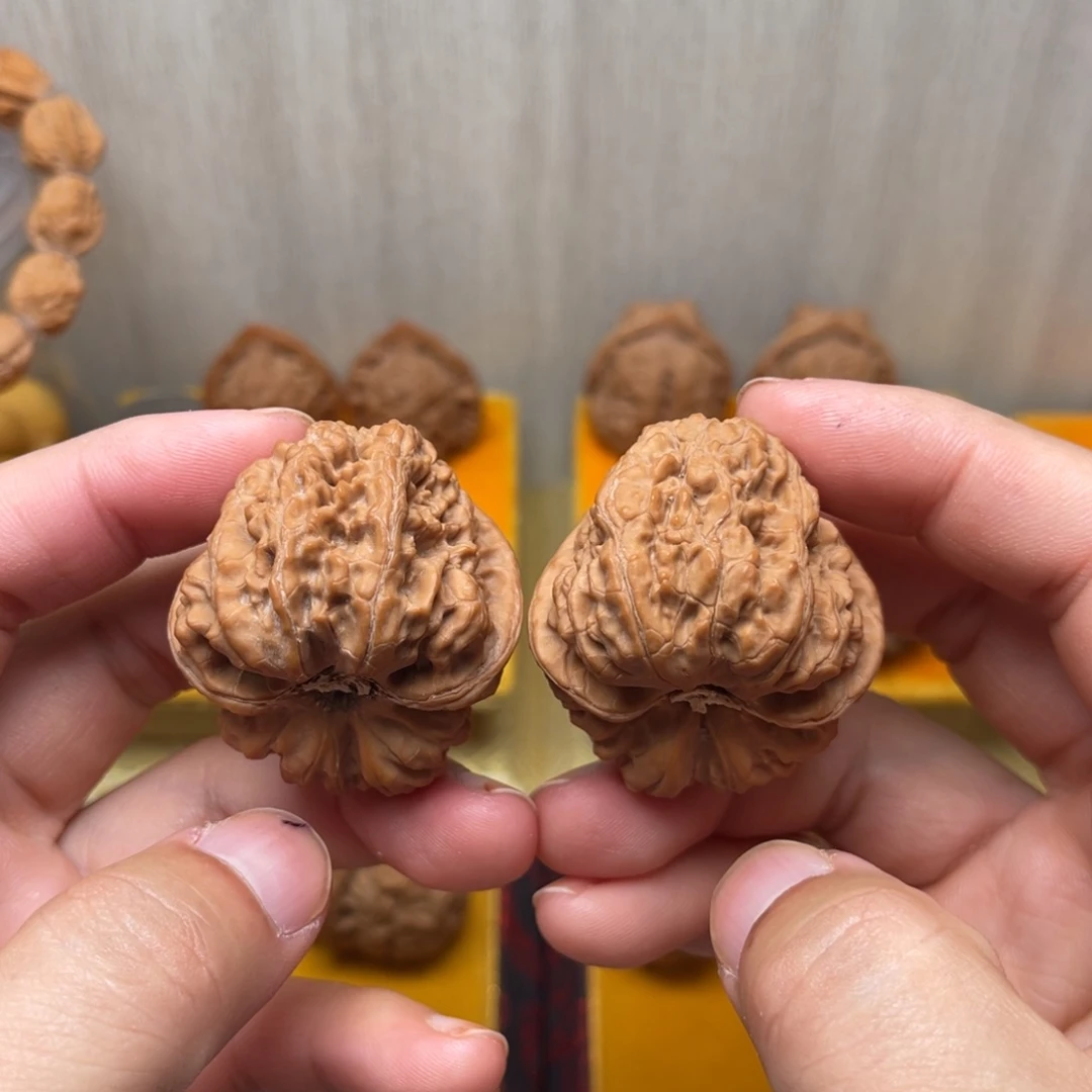 文玩核桃把件平谷凹底