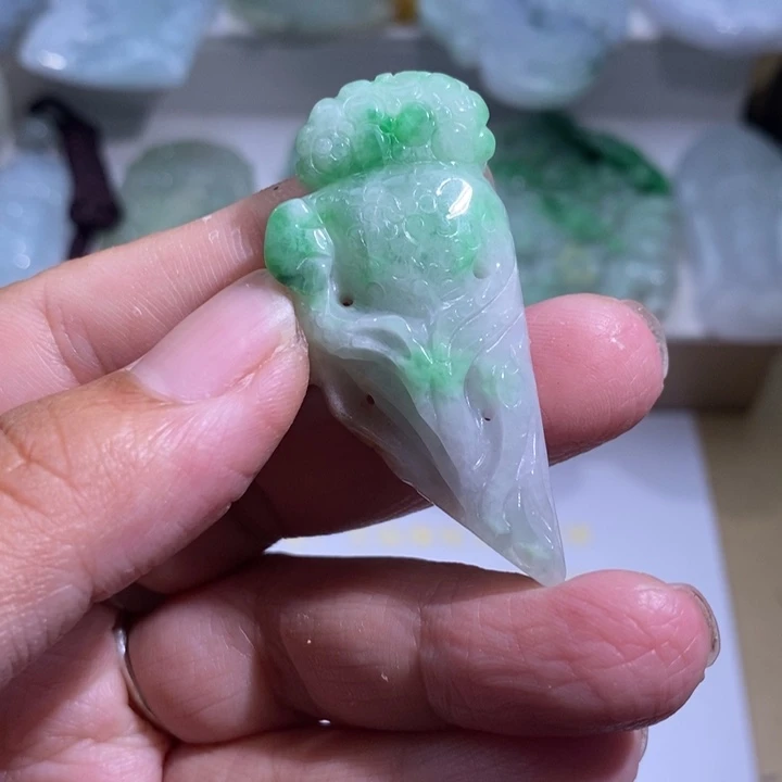 【闪购商品】颈饰未镶嵌翡翠人参