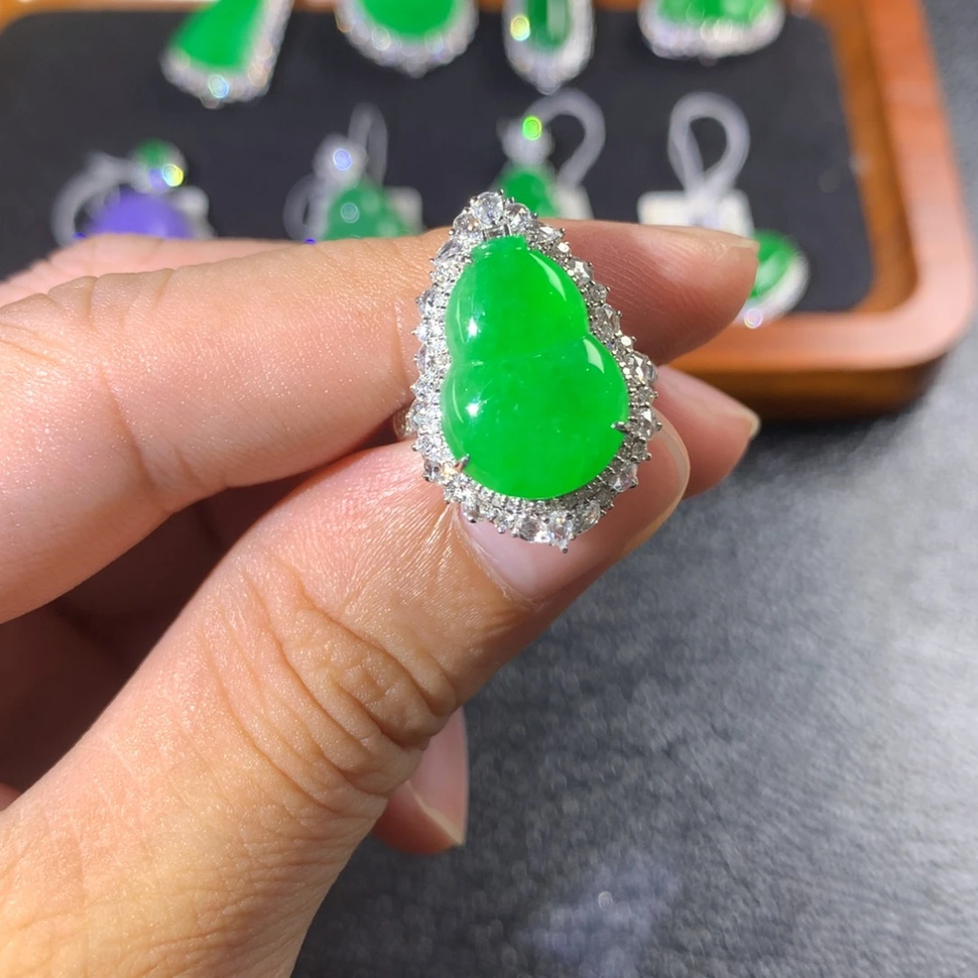 翡翠18K金镶嵌戒指翡翠