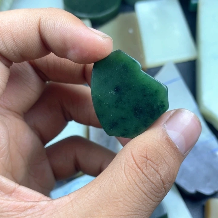 和田玉（碧玉）未镶嵌颈饰