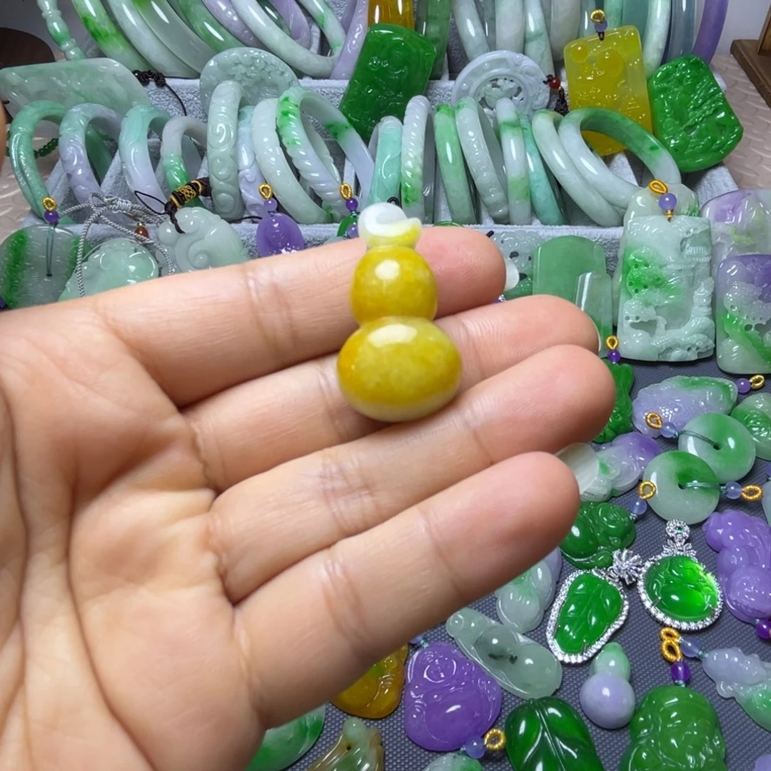 翡翠未镶嵌颈饰吊坠