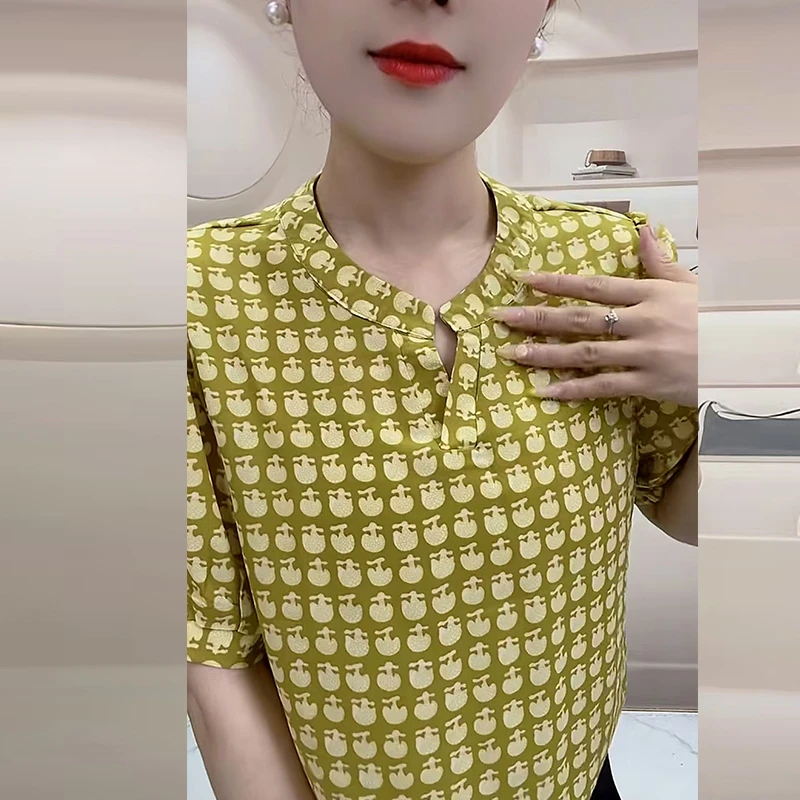 洋气上衣女夏季新款显瘦百搭宽松凉快的短袖别致漂亮V领碎花小衫