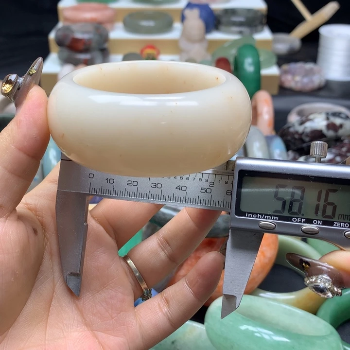 未镶嵌手镯石英质玉