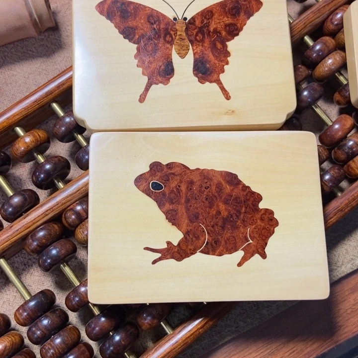 黄杨木三*镶嵌蝴蝶金蟾