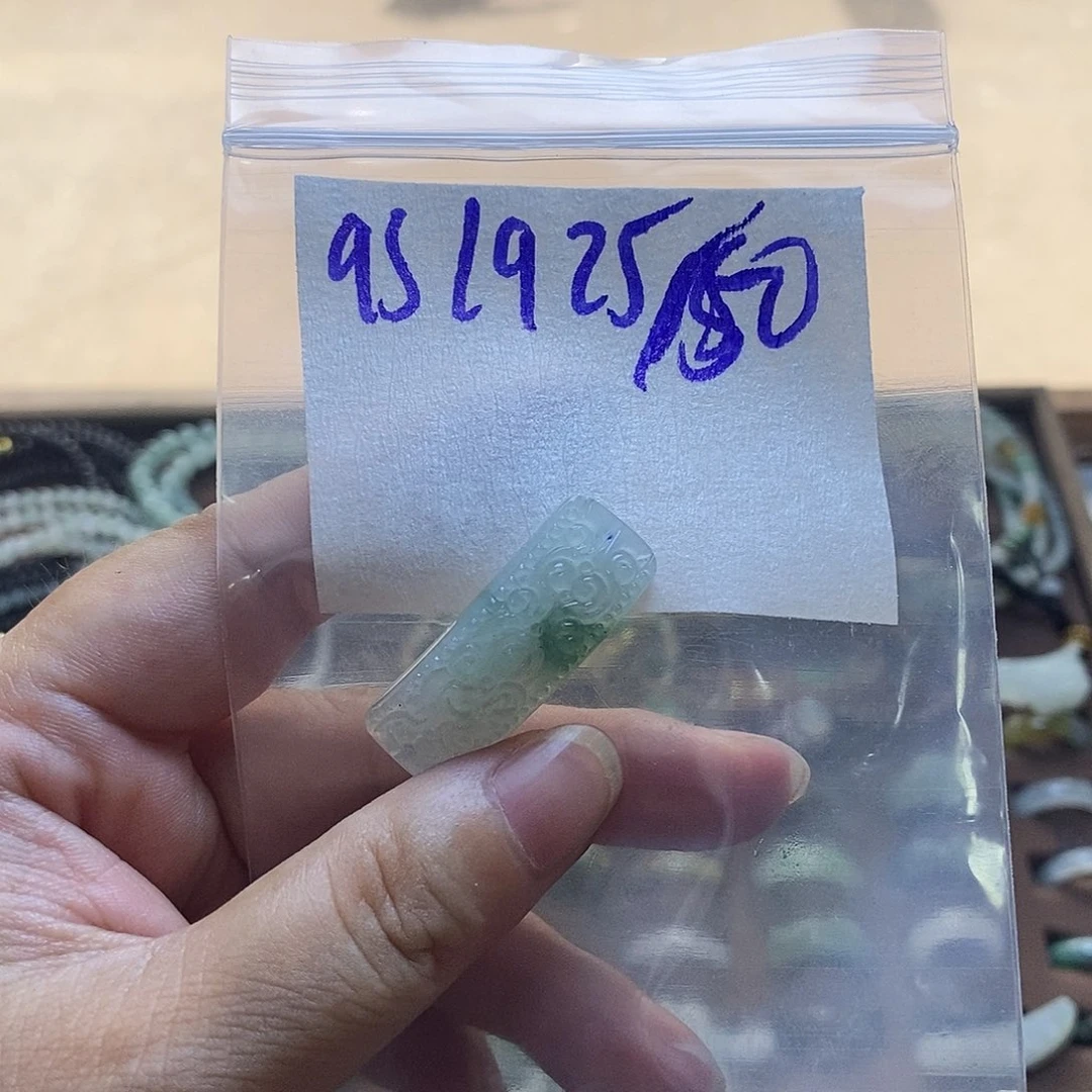 未镶嵌定制翡翠飘****