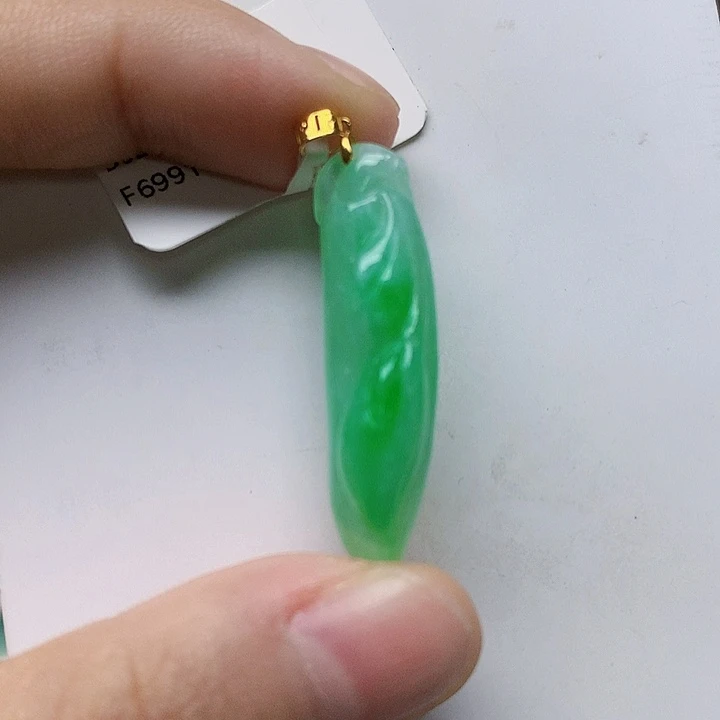 颈饰18K金镶嵌翡翠天然翡翠