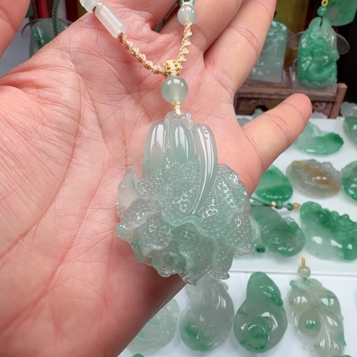 颈饰未镶嵌石英质玉