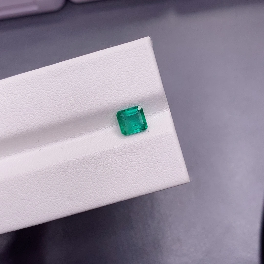 裸石祖母绿0.84克拉