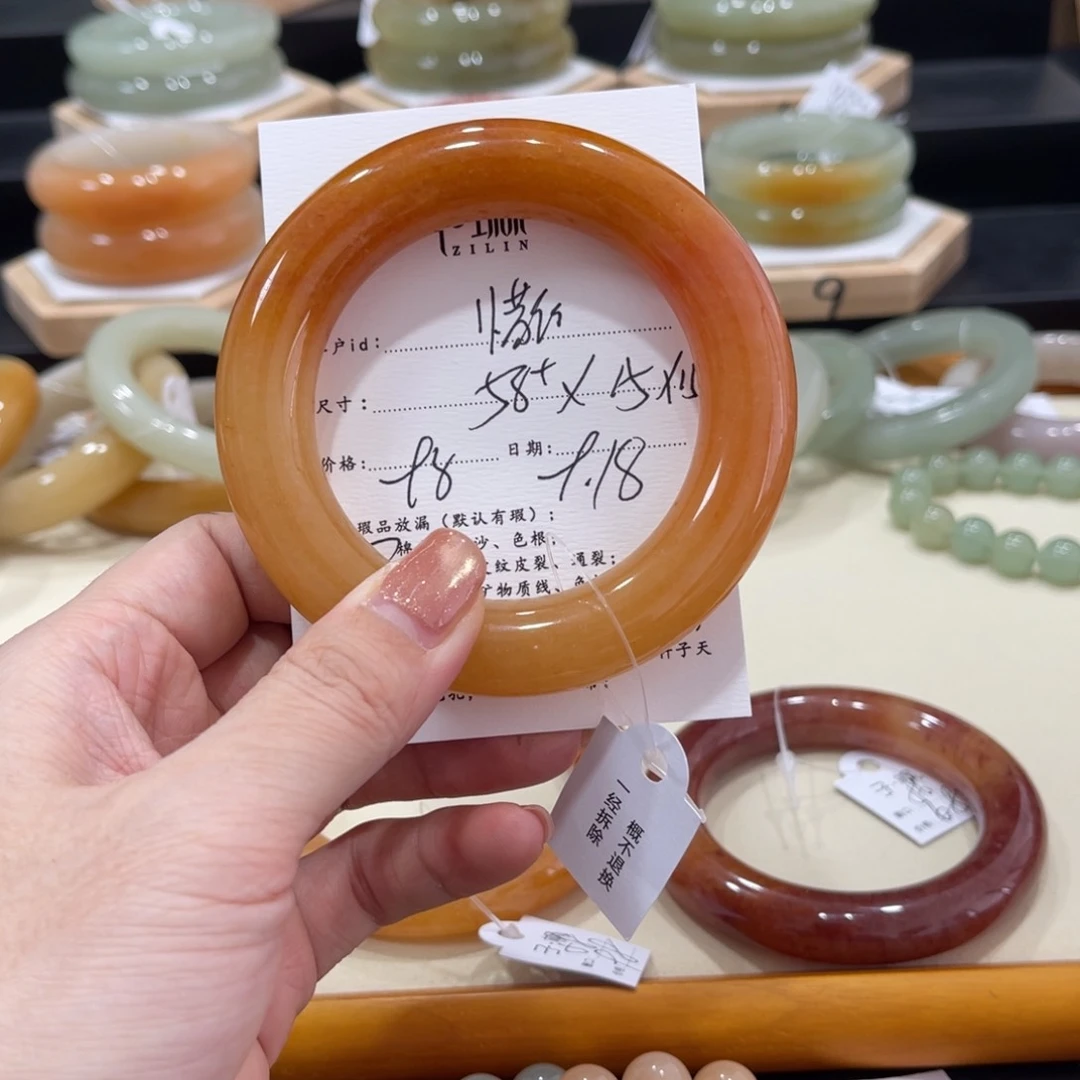 未镶嵌手镯石英质玉惜*