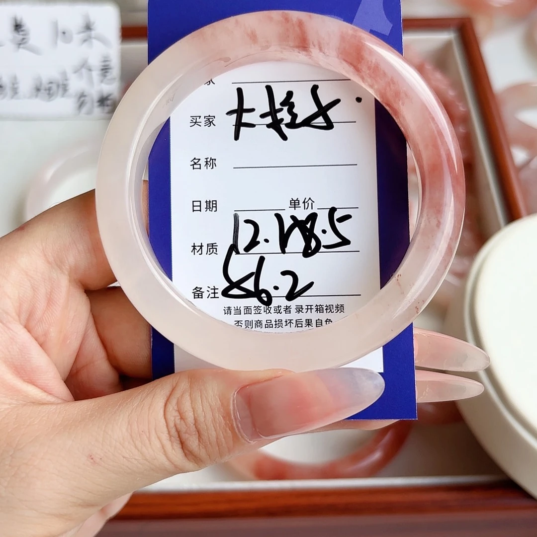 属****石英质玉手镯未镶嵌