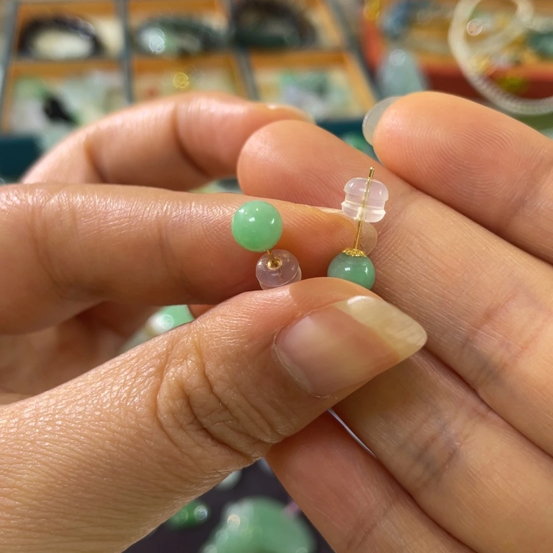 翡翠18K金镶嵌耳饰果绿耳钉卡6
