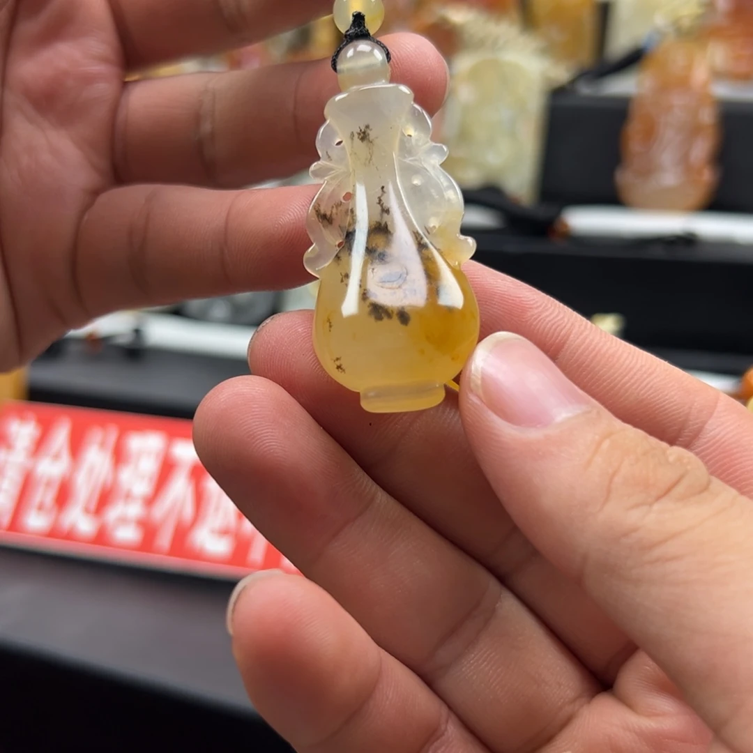 未镶嵌石英质玉（黄龙玉）黄龙玉