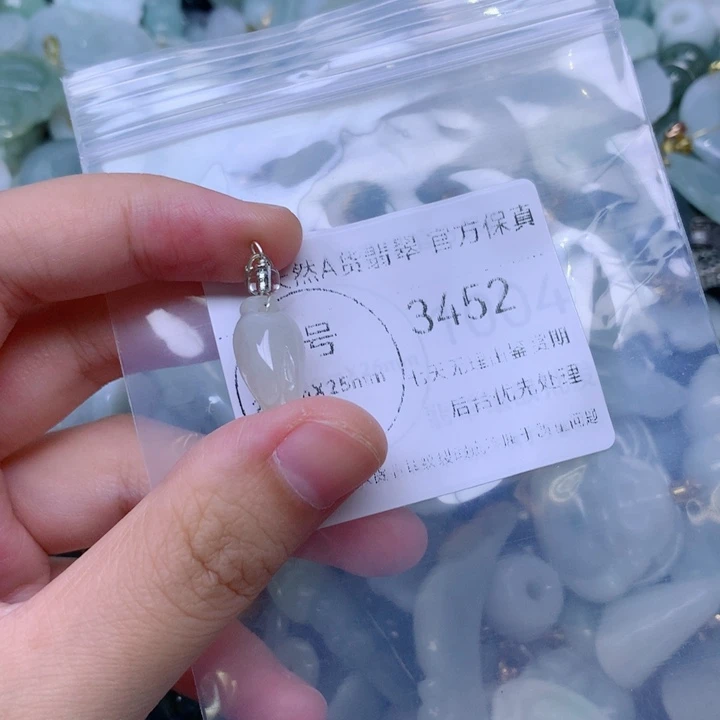 吊坠(不含链)未镶嵌翡翠