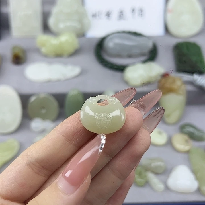 颈饰未镶嵌和田玉