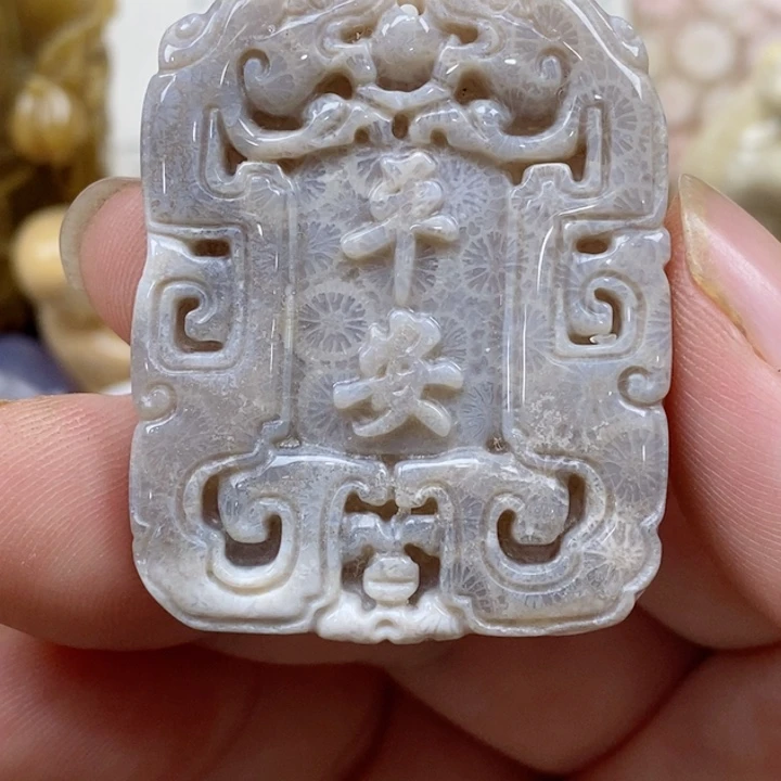 颈饰未镶嵌硅化珊瑚（珊瑚玉）