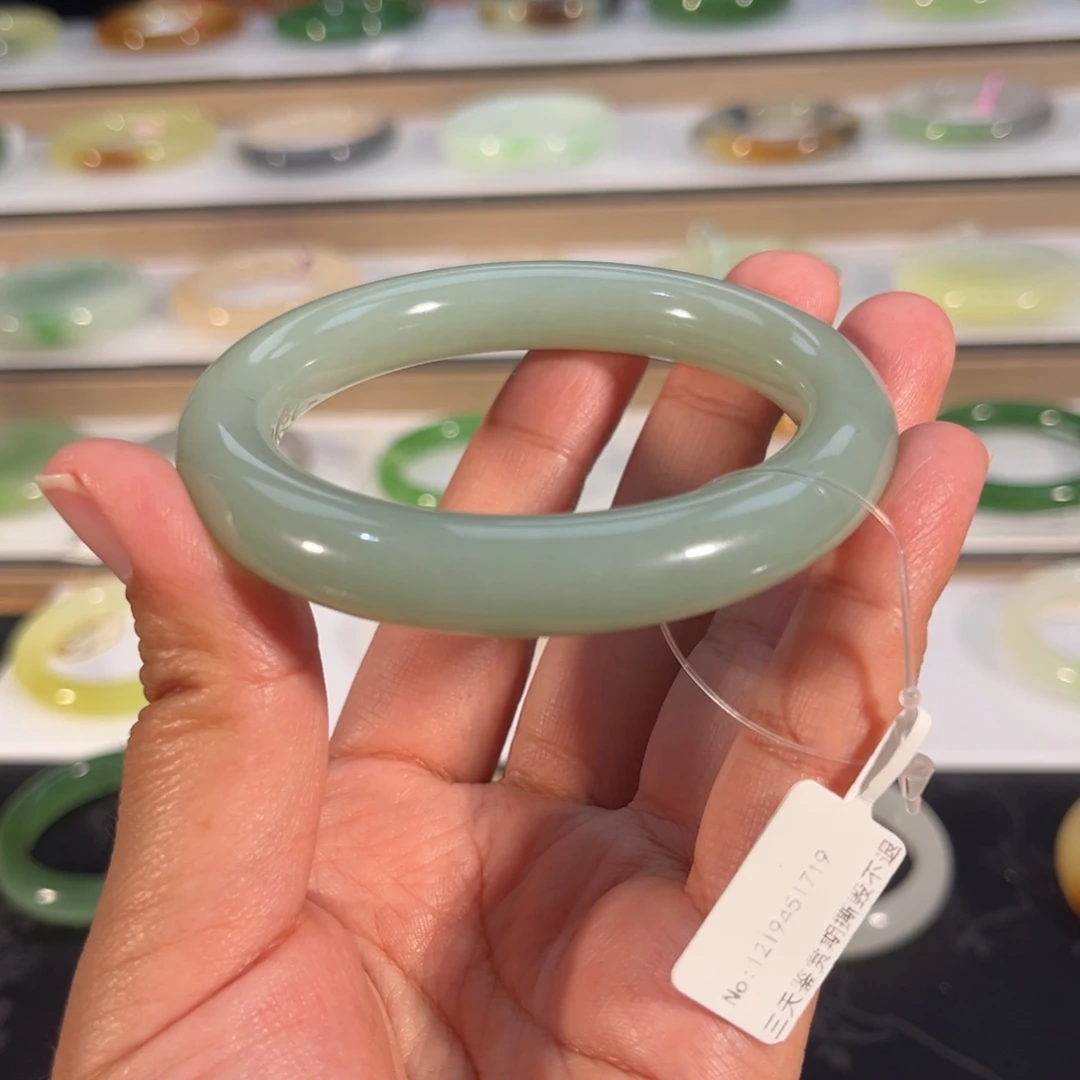 小***舒和田玉未镶嵌手镯