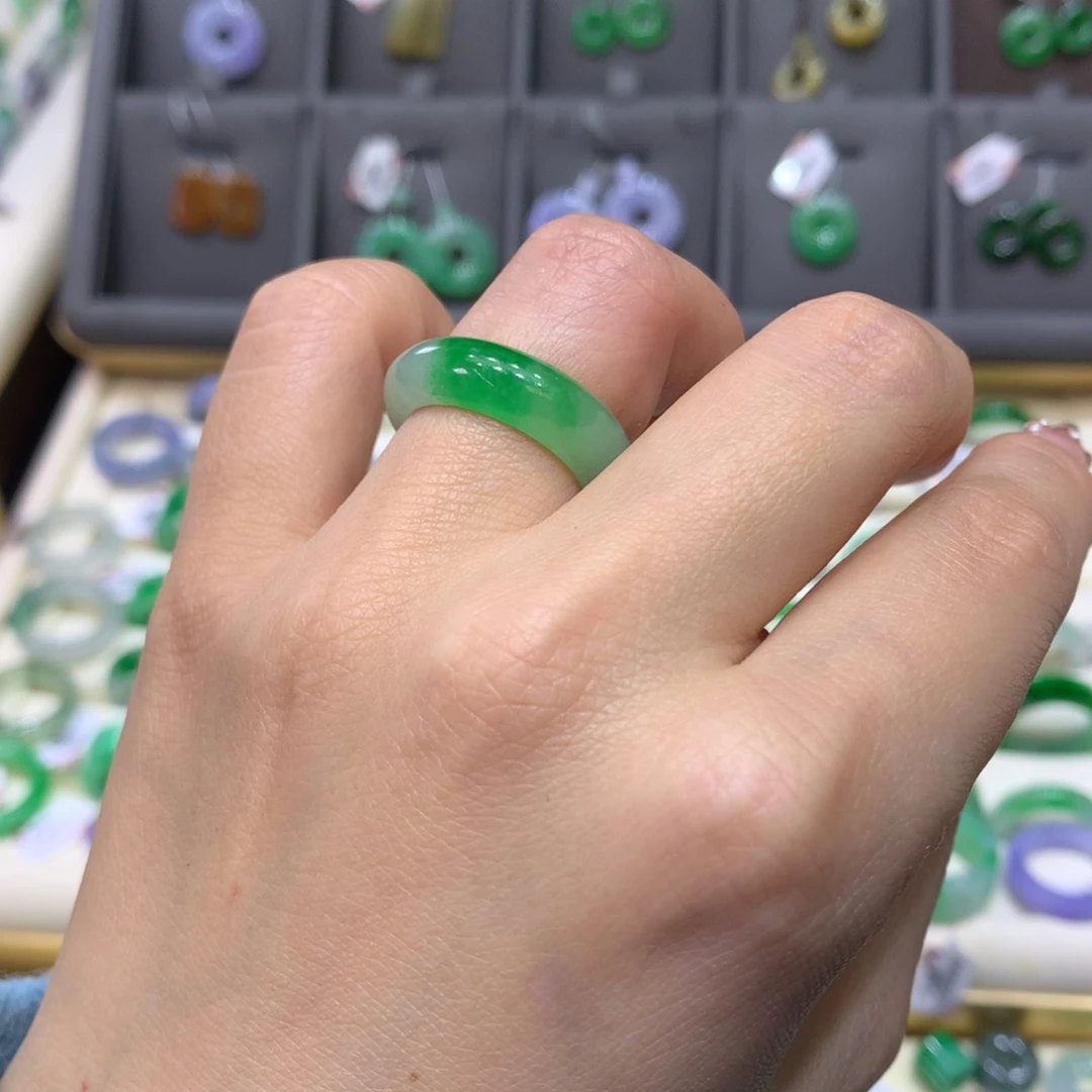 翡翠戒指未镶嵌翡翠