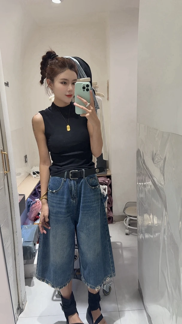 女人坊新品圆领无袖上衣