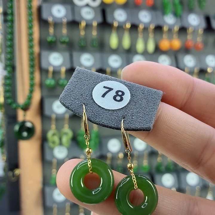 和田玉18K金镶嵌耳饰