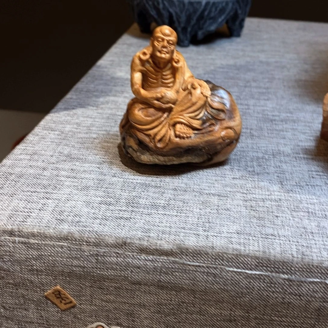 柏木（崖柏）窝*头抱石罗汉手把件