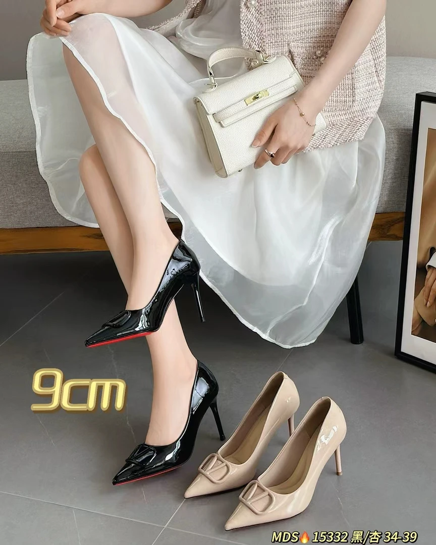 裸色V扣尖头细跟气质高跟鞋女春秋单鞋时尚百搭不累脚