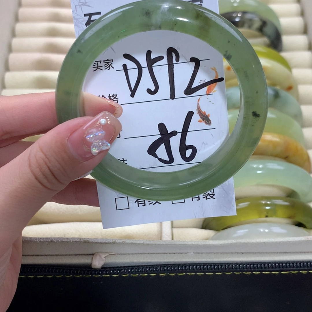 【闪购商品】未镶嵌蛇纹石玉手镯