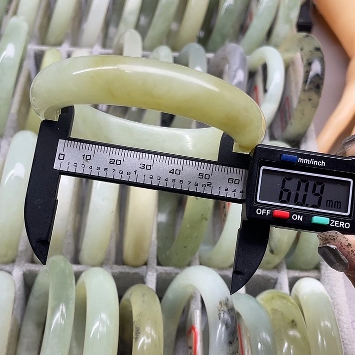 蛇纹石玉未镶嵌手镯189